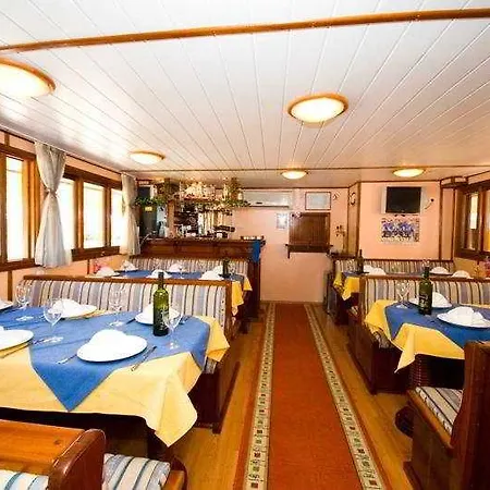 Cruise From On M/s Otac Nikola 트로기르