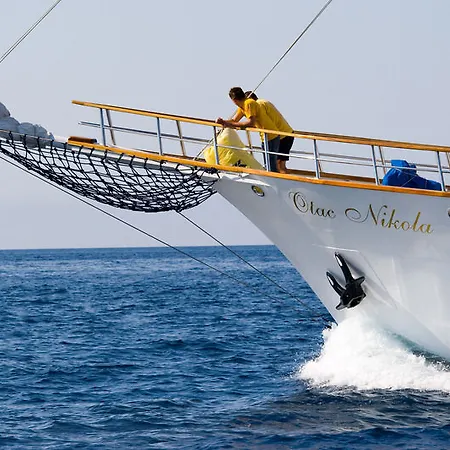 호텔 Cruise From On M/s Otac Nikola 트로기르